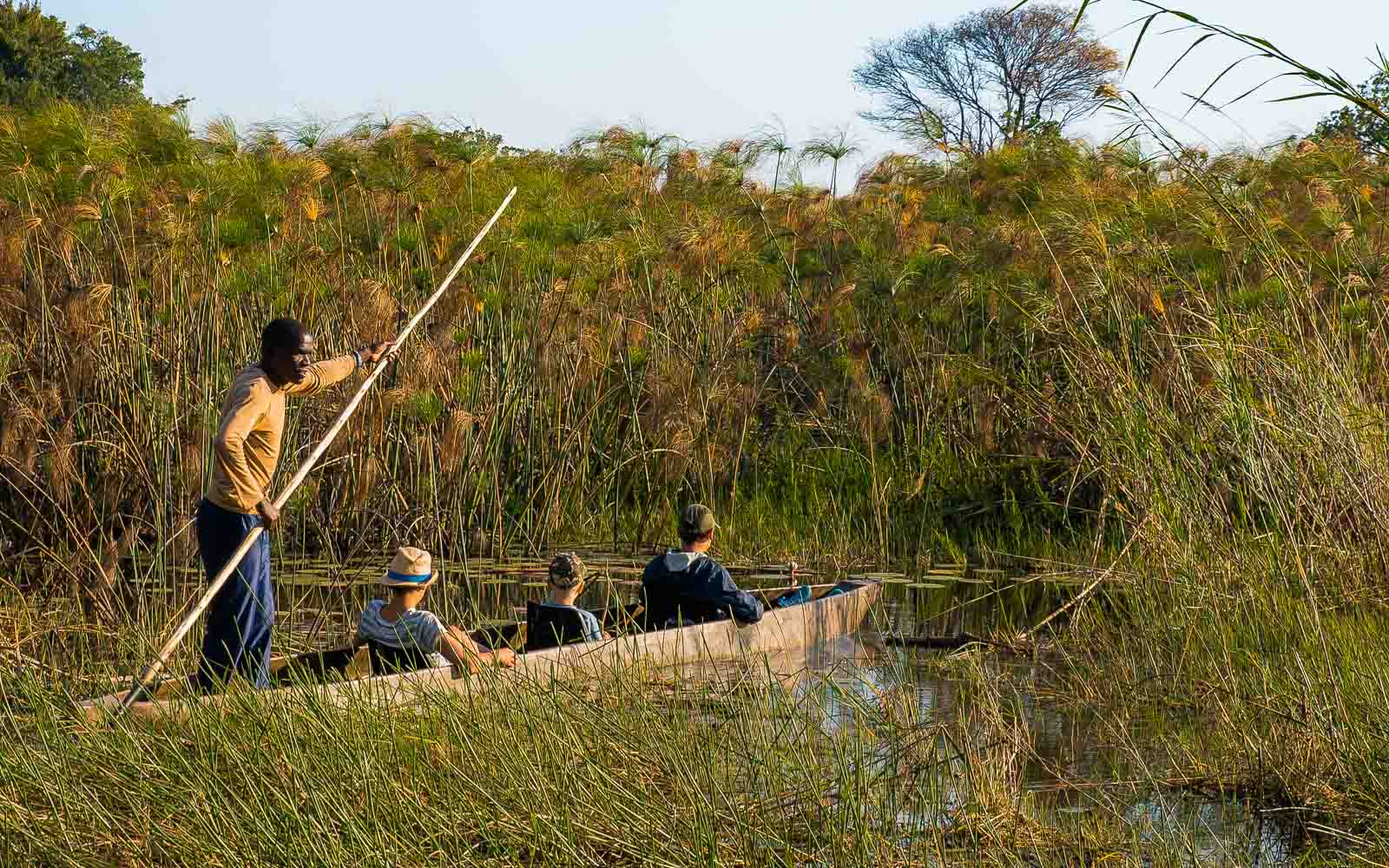 Mit dem Mokoro durch das Okavango Delta